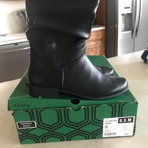 NWT Women’s Black Boot